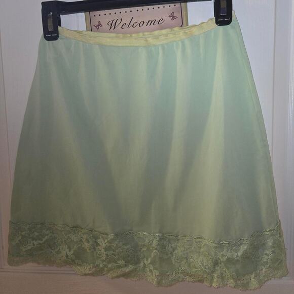 Vintage Warner’s Mint Green Half Slip with Lace Hem - Picture 3 of 4
